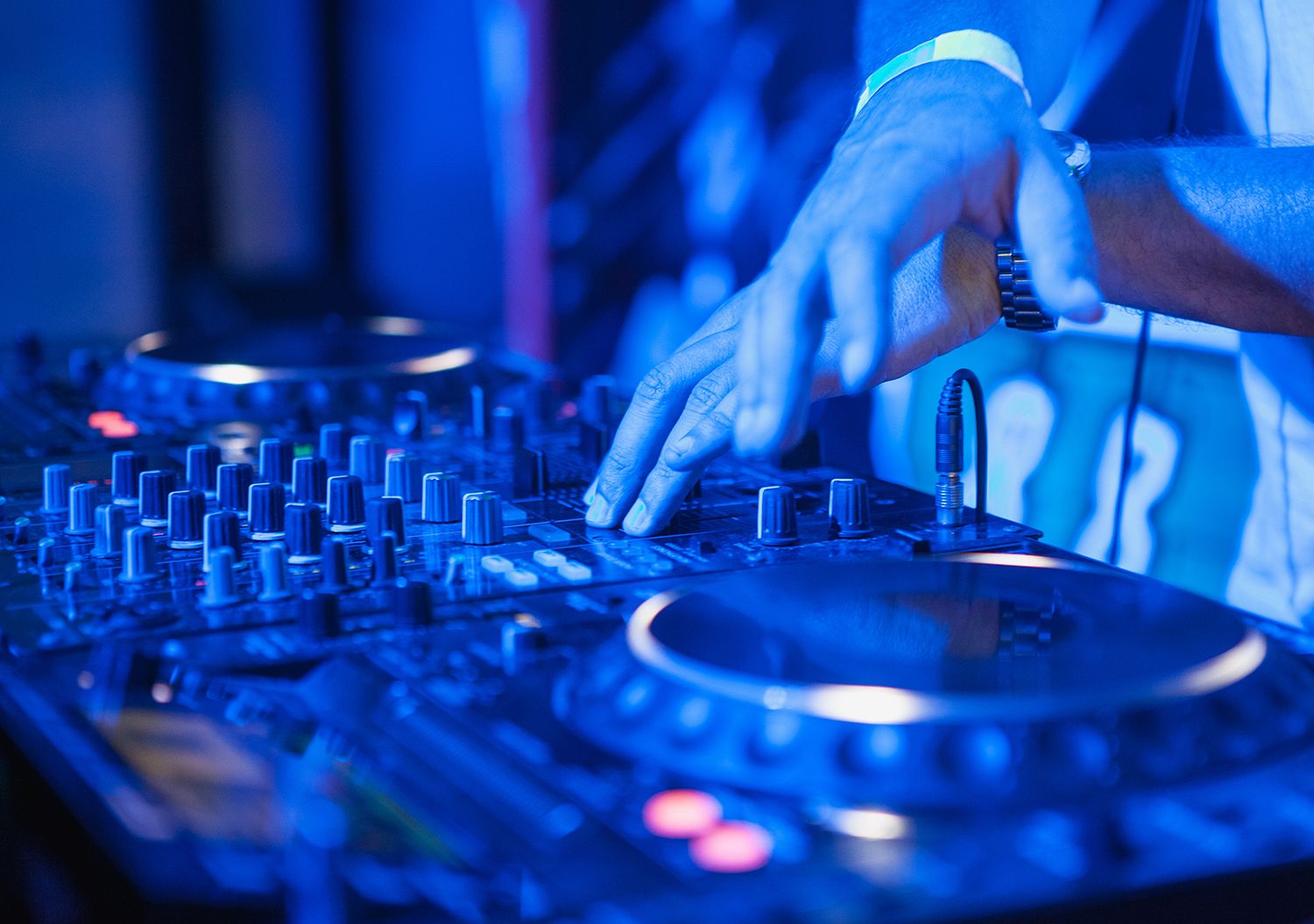 Home Page 75 Rent yacht charter with entertainment