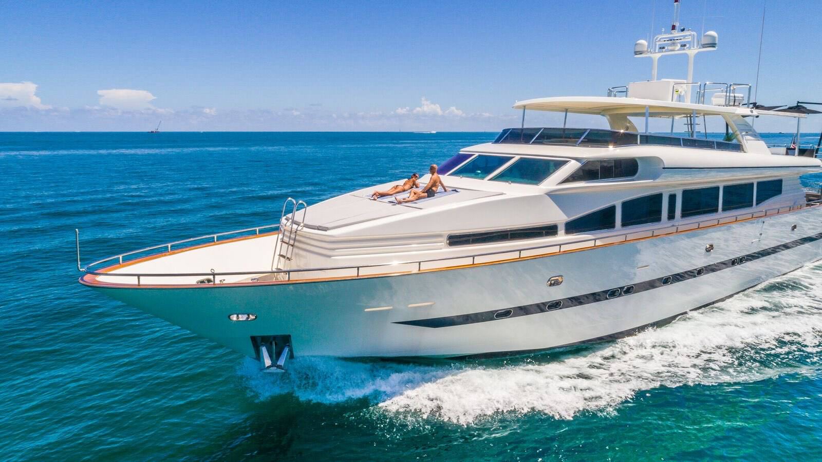 Yacht Rental Miami 110 HORIZON 001