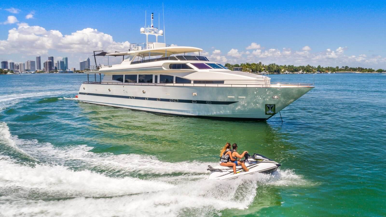 Yacht Rental Miami 110 HORIZON 002 1