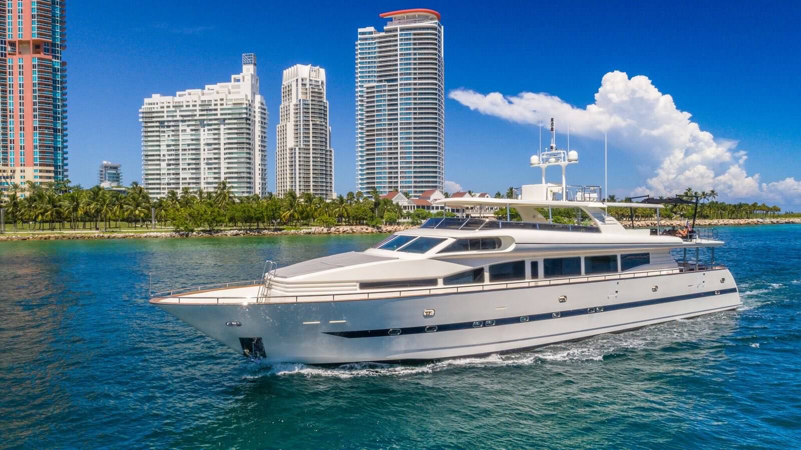 Yacht Rental Miami 110 HORIZON 003