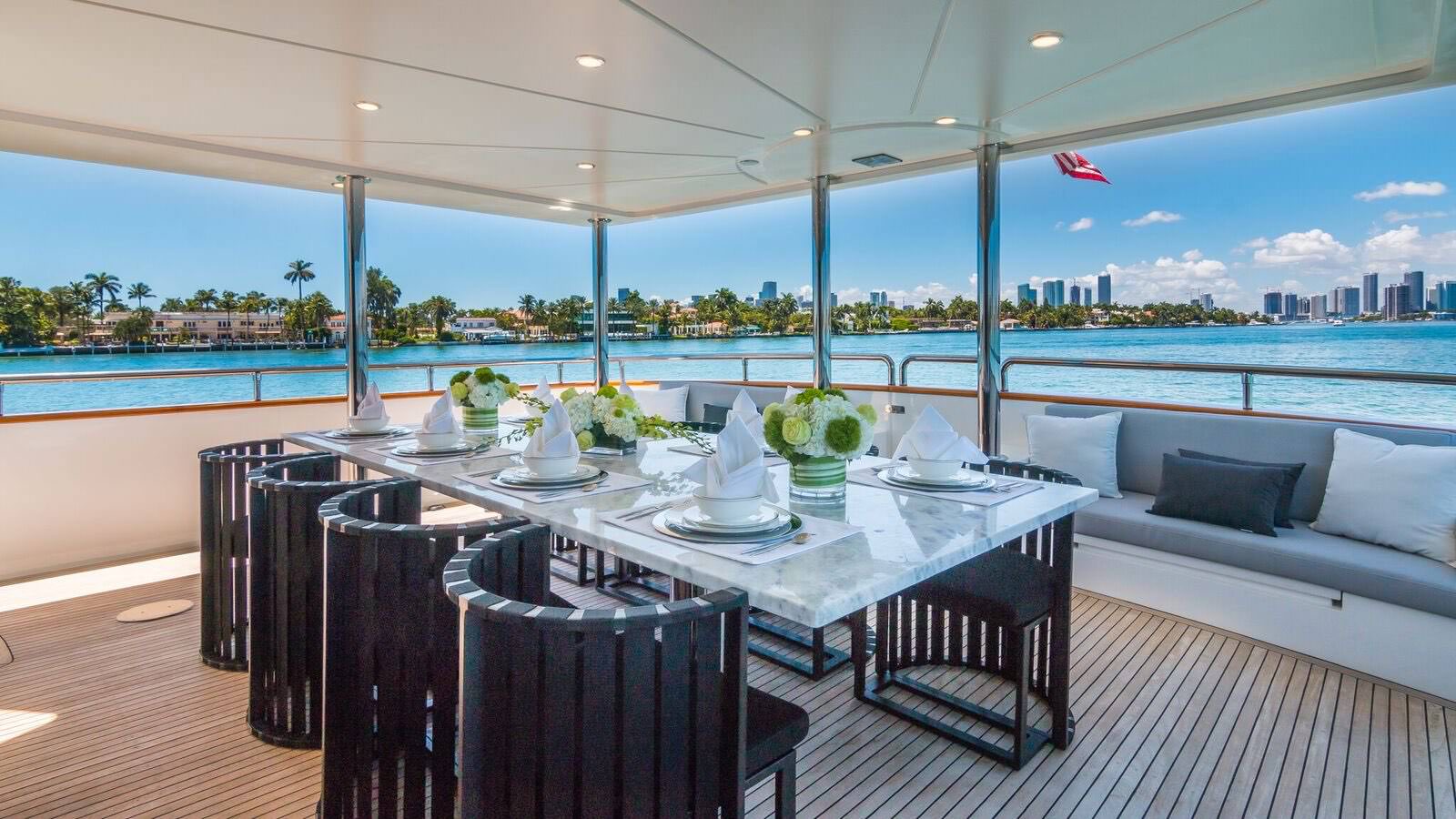 Yacht Rental Miami 110 HORIZON 016