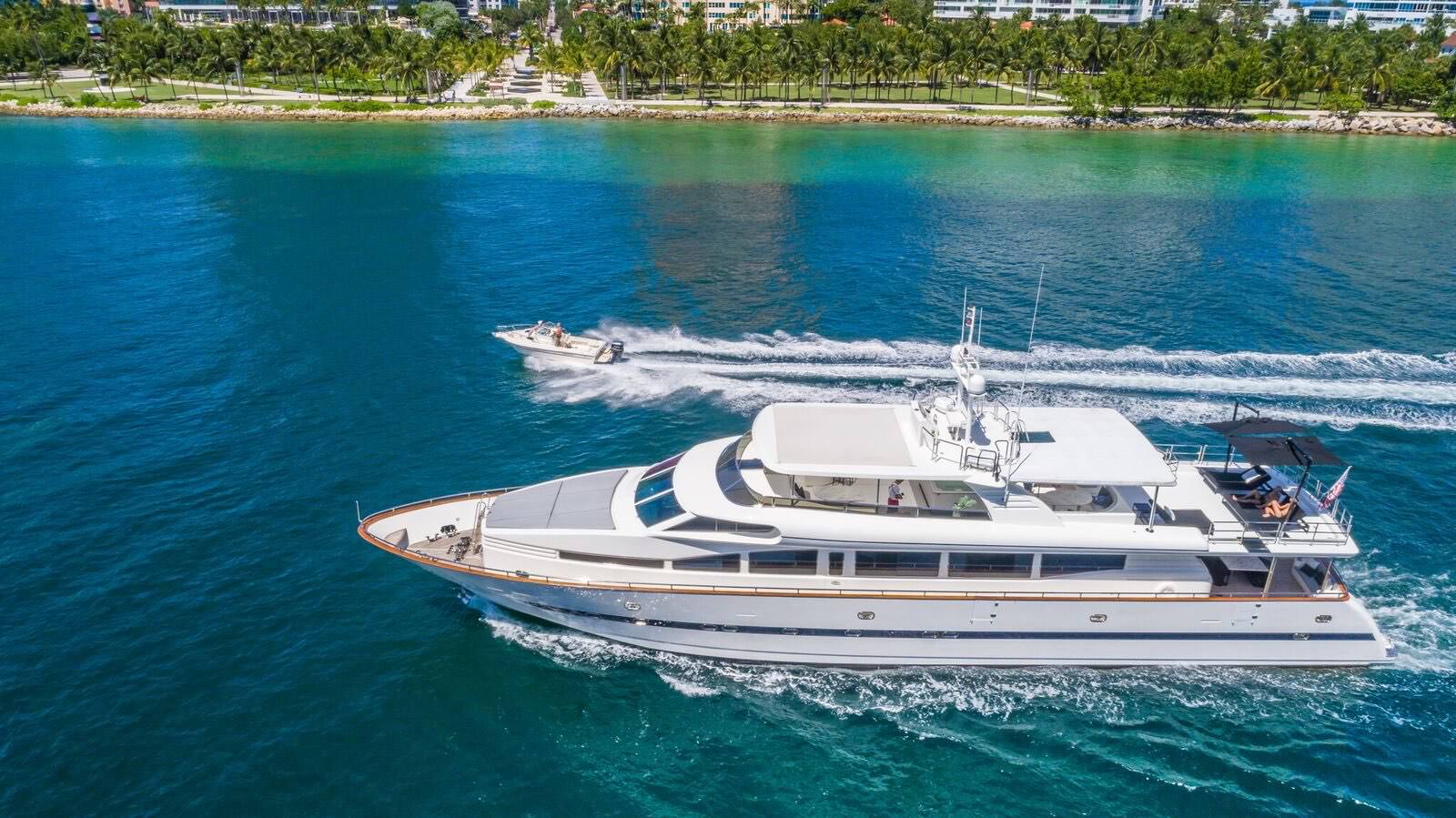 Yacht Rental Miami 110 HORIZON 033