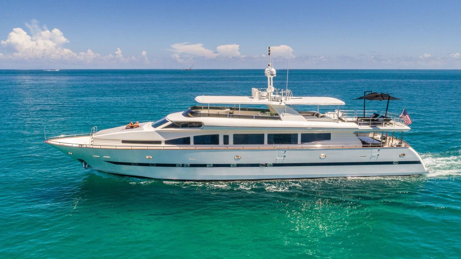 Yacht Rental Miami 110 HORIZON 044