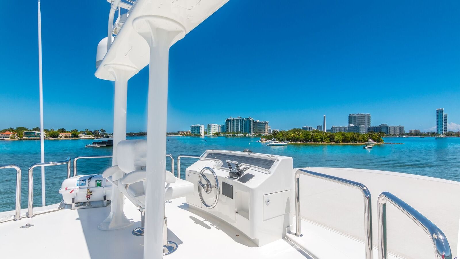 Yacht Rental Miami 110 HORIZON 046